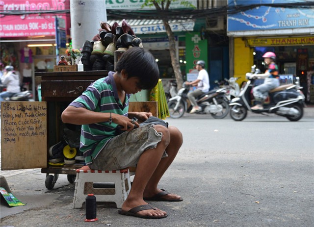 Sài gòn, miễn phí, tình người, đánh giày, bánh mỳ miễn phí, trà đá