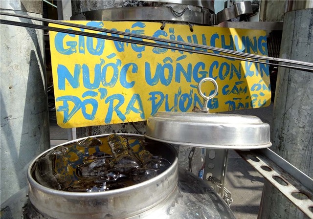 Sài gòn, miễn phí, tình người, đánh giày, bánh mỳ miễn phí, trà đá