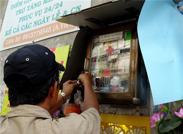 Sài gòn, miễn phí, tình người, đánh giày, bánh mỳ miễn phí, trà đá