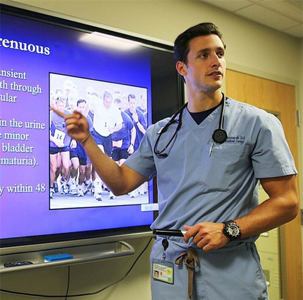 Bác sỹ sexy nhất hành tinh gây sốt khi đăng tuyển... người yêu - Ảnh 9.