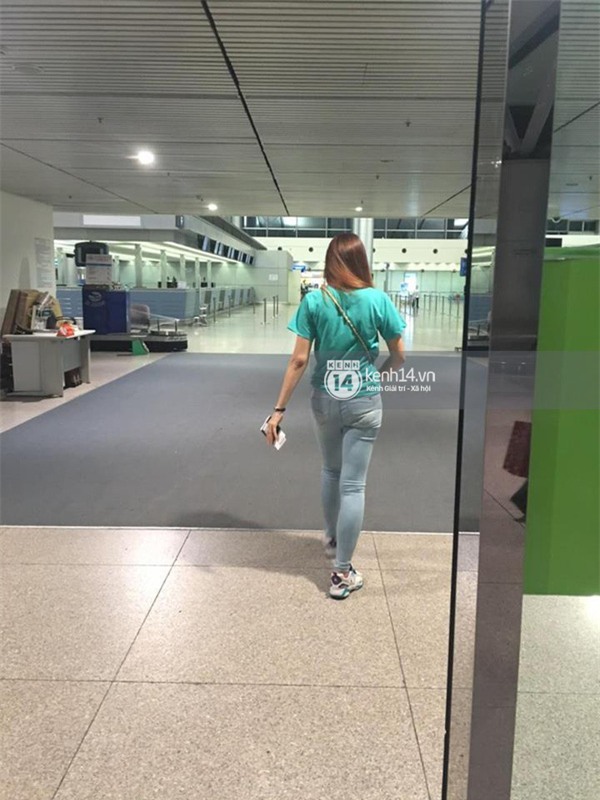 Hari Won mệt mỏi xuất hiện ở sân bay về Hàn Quốc giữa tâm bão - Ảnh 1.
