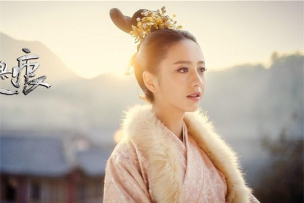 10-nu-than-co-trang-khuay-dao-man-anh-hoa-ngu-trong-nam-blogtamsuvn010