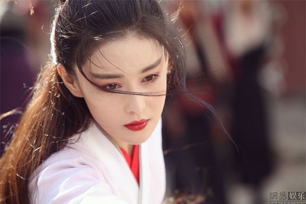 10-nu-than-co-trang-khuay-dao-man-anh-hoa-ngu-trong-nam-blogtamsuvn05