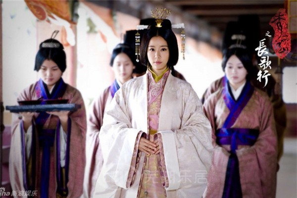 10-nu-than-co-trang-khuay-dao-man-anh-hoa-ngu-trong-nam-blogtamsuvn09