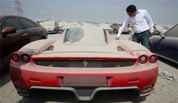 Tại thành phố Dubai xa hoa, siêu xe đắt tiền đến mấy cũng bị mồ côi chủ - Ảnh 3.