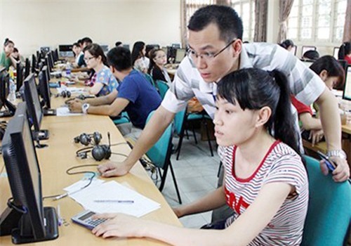 'Nhiều thí sinh đăng ký xét tuyển qua mạng cho vui'