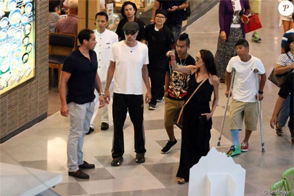 Rộ tin đồn Brad Pitt và Angelina Jolie sắp ly dị 3