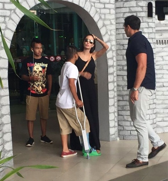 Rộ tin đồn Brad Pitt và Angelina Jolie sắp ly dị 2