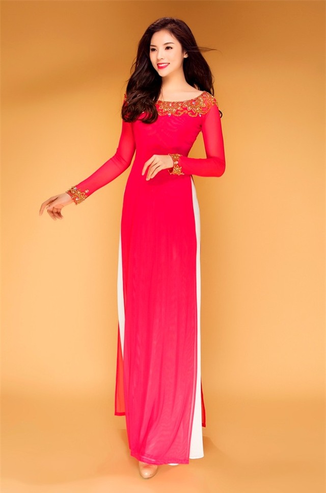 Kỳ Duyên rạng ngời trong bộ sưu tập áo dài Tết