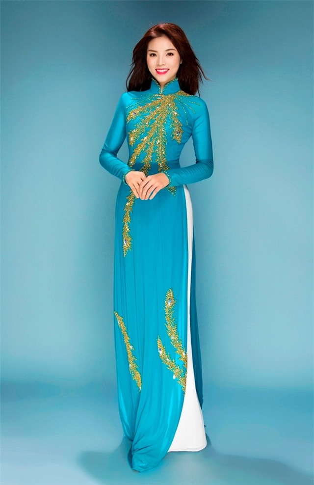 Kỳ Duyên rạng ngời trong bộ sưu tập áo dài Tết