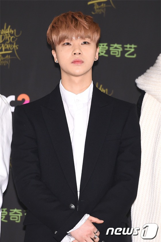 Seolhyun (AOA) lộ chân thâm đốm, Seohyun (SNSD) lộng lẫy trên thảm đỏ Grammy Hàn Quốc - Ảnh 24.