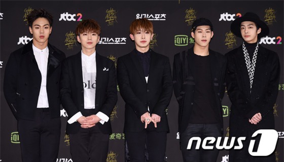 Seolhyun (AOA) lộ chân thâm đốm, Seohyun (SNSD) lộng lẫy trên thảm đỏ Grammy Hàn Quốc - Ảnh 29.