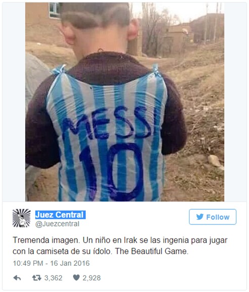 Cậu bé nghèo nhặt túi rác làm áo đấu thần tượng Messi và kết cục bất ngờ - Ảnh 4.