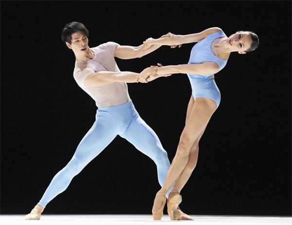 Vũ công ballet, thiên nga mang đôi bàn chân của quỷ dữ - Ảnh 4.