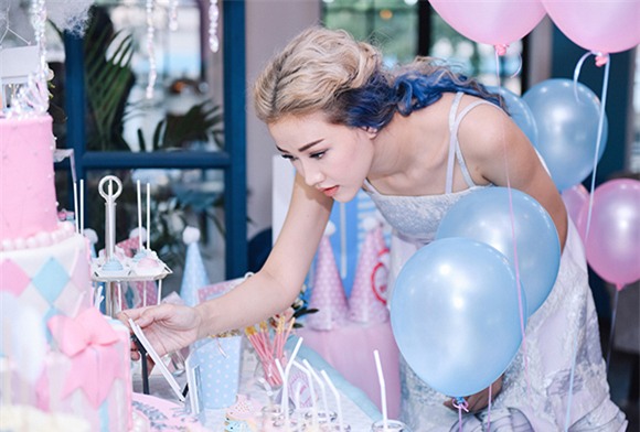 Maya mặc đồ đôi cùng con gái trong ngày sinh nhật 10