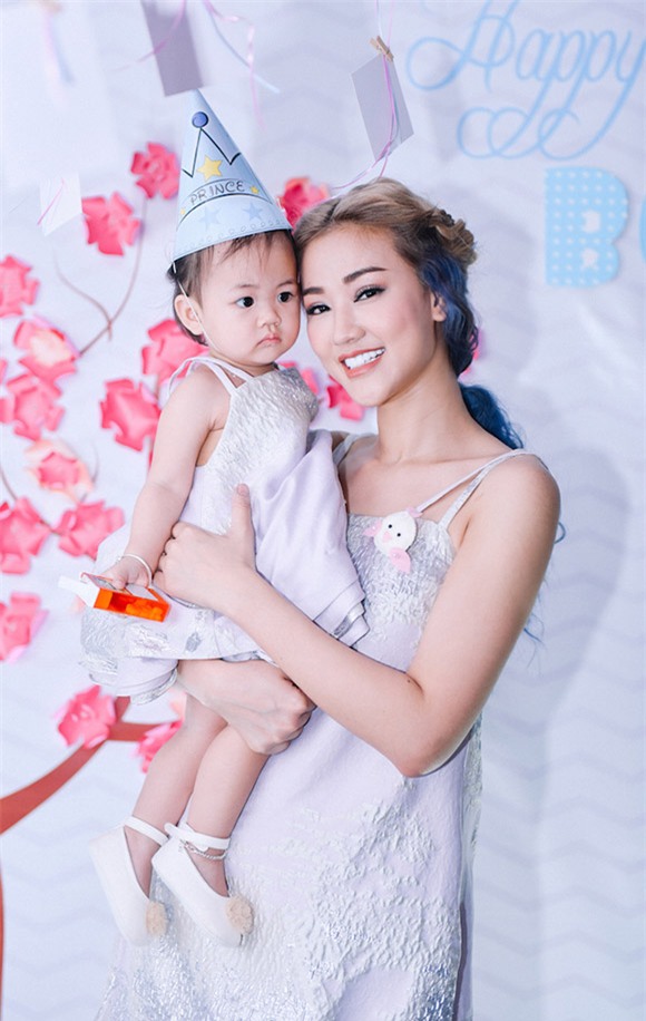 Maya mặc đồ đôi cùng con gái trong ngày sinh nhật 0