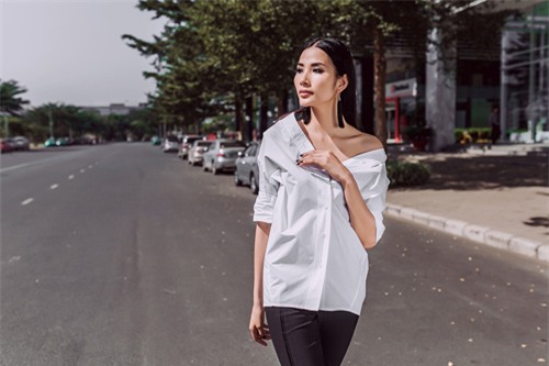 hoang thuy khoe hinh the chuan quoc te trong nang sai gon - 2