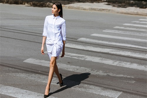 hoang thuy khoe hinh the chuan quoc te trong nang sai gon - 4