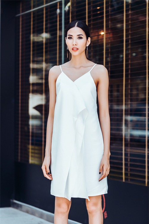 hoang thuy khoe hinh the chuan quoc te trong nang sai gon - 5