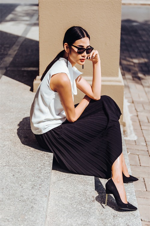 hoang thuy khoe hinh the chuan quoc te trong nang sai gon - 7