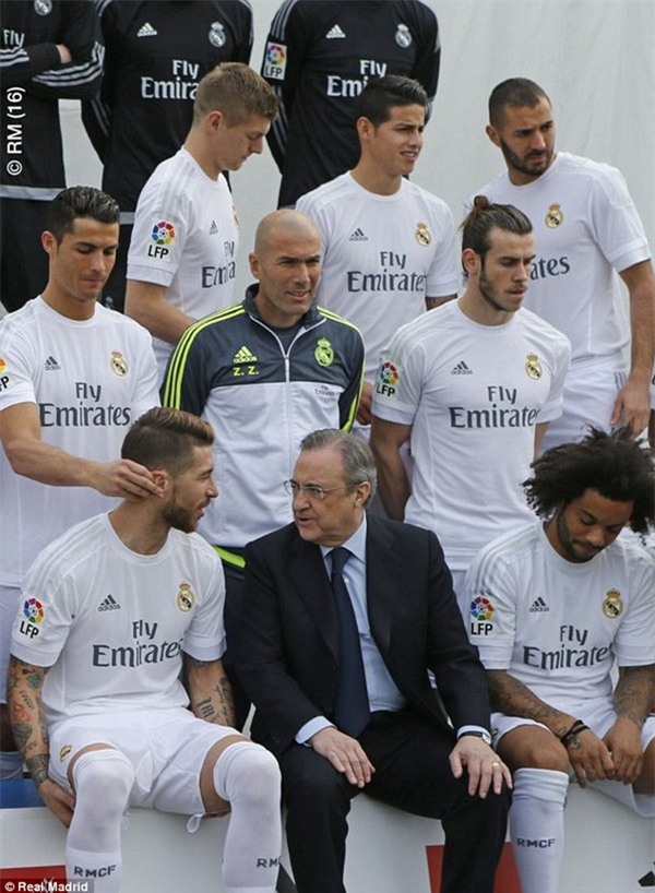 Ronaldo khoe ảnh bữa tiệc trị giá 17.400 tỷ VNĐ - Ảnh 3.