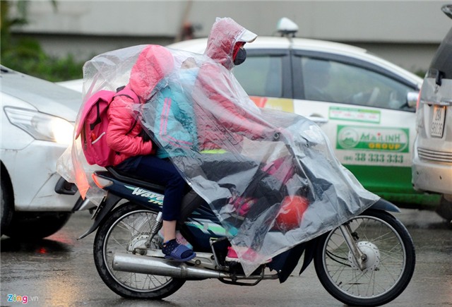 Những kiểu chống rét khi đưa trẻ đến trường