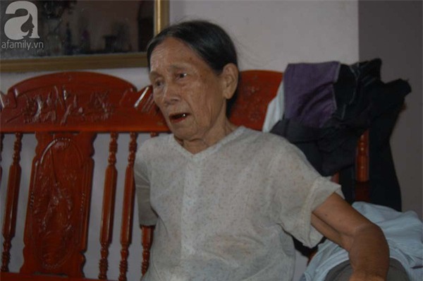 Chồng “tố” bị vợ chém nhiều nhát, bóp cổ khi vừa xuất viện