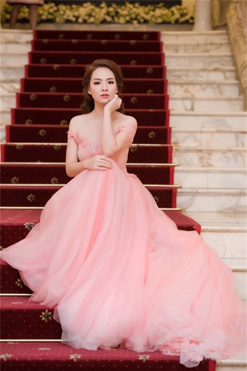 my nhan viet phong phanh lung tran trong gia ret - 13