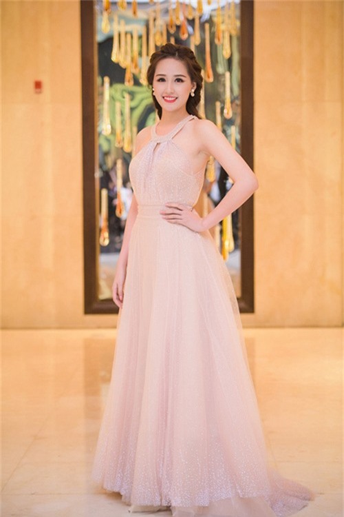my nhan viet phong phanh lung tran trong gia ret - 14