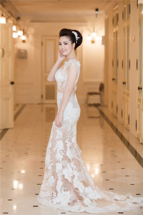 my nhan viet phong phanh lung tran trong gia ret - 15