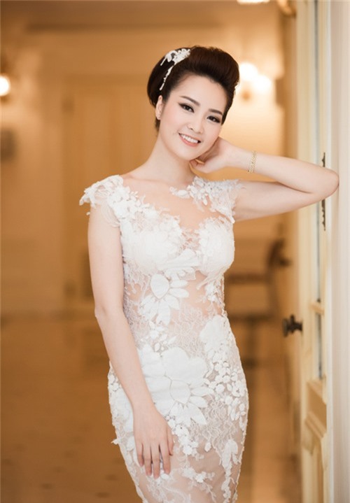 my nhan viet phong phanh lung tran trong gia ret - 16