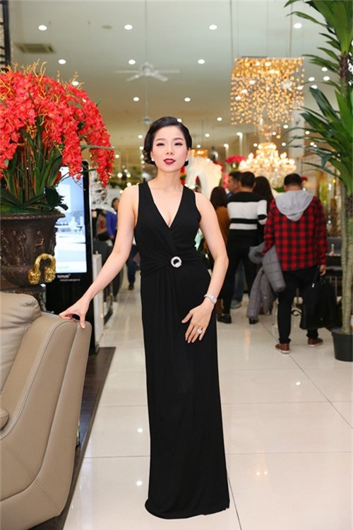 my nhan viet phong phanh lung tran trong gia ret - 18