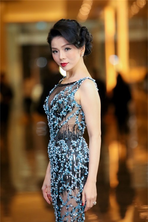 my nhan viet phong phanh lung tran trong gia ret - 19