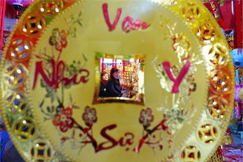 do trang tri tet trung quoc nhuom do pho hang ma - 11