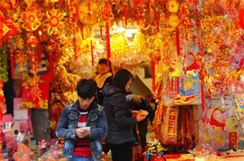 do trang tri tet trung quoc nhuom do pho hang ma - 3