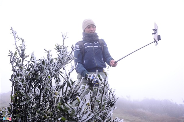 Băng tuyết phủ trắng trên đỉnh Mẫu Sơn