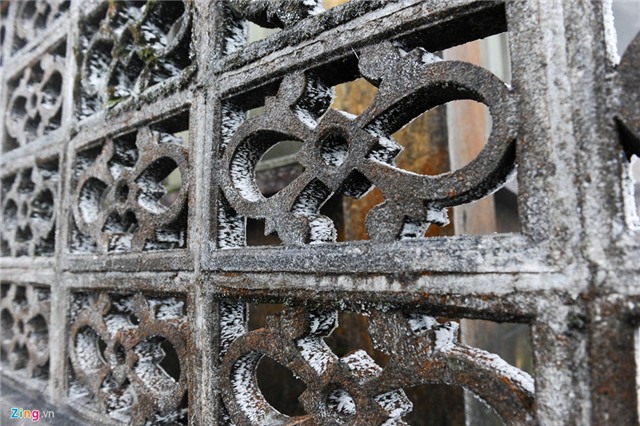 Băng tuyết phủ trắng trên đỉnh Mẫu Sơn