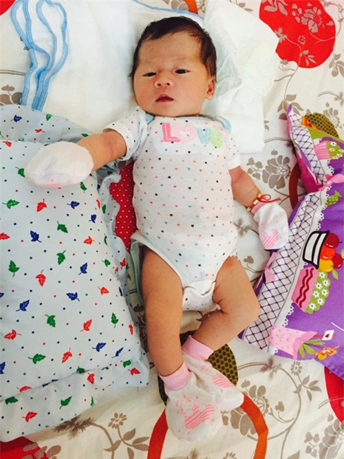 Trang Trần chăm chỉ khoe ảnh con gái mới sinh - Ảnh 5.