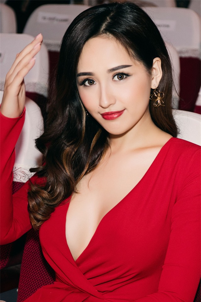 Mai Phương Thúy,Mai Phương Thúy kết hôn,Váy áo kém xinh khiến Mai Phương Thúy bị mổ xẻ