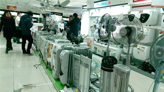 Hà Nội rét đậm, quạt, túi sưởi cháy hàng