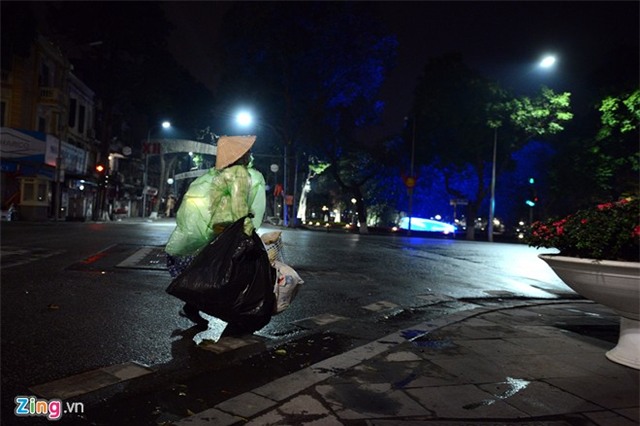 Người vô gia cư co ro trong đêm rét kỷ lục