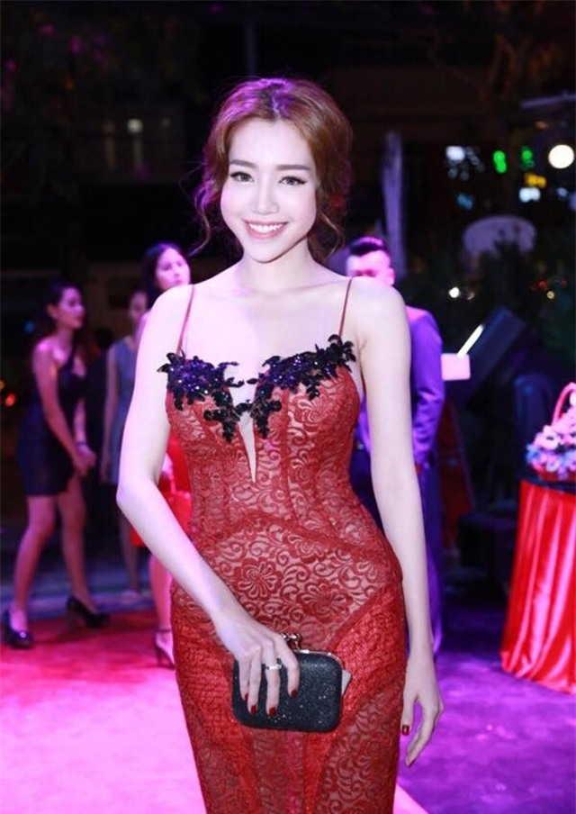 loat anh nong bong cua 'ba me gay sung sot nhat vbiz" hinh anh 9