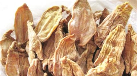 Ngâm và luộc măng trước khi chế biến