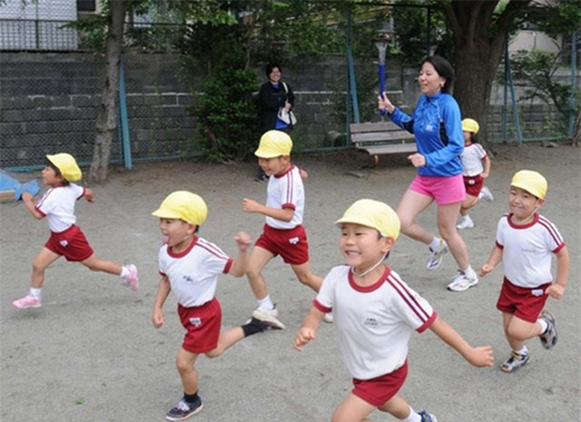 Vì sao Nhật Bản không cho trẻ nghỉ học khi rét 2 độ C? - 4