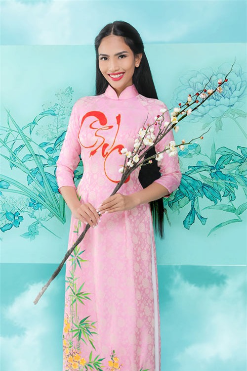 truong-thi-may-khoe-dang-cung-ao-dai-xuan-4