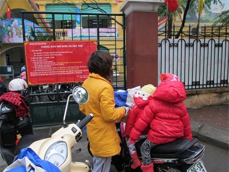 bo me cai nhau trong ngay dau con nghi hoc vi ret - 1