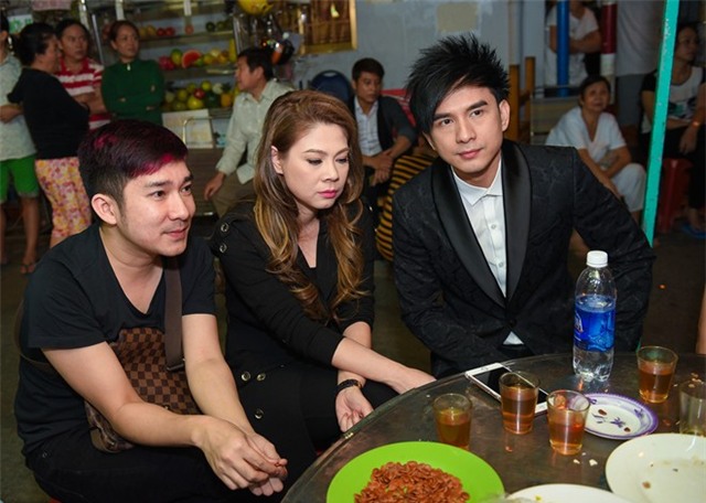 Thanh Thảo nghẹn ngào viếng ông bầu lừng danh Sài Gòn