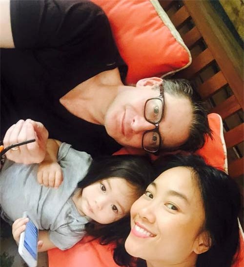 doan trang hanh phuc am ap ben chong con - 2