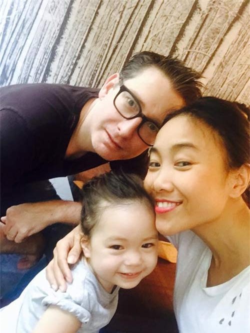 doan trang hanh phuc am ap ben chong con - 3