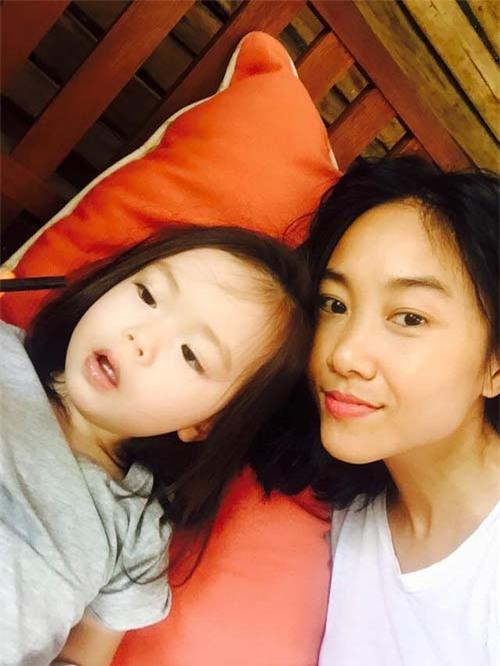 doan trang hanh phuc am ap ben chong con - 5